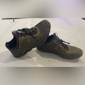 Men’s 9.5 on cloud shoe